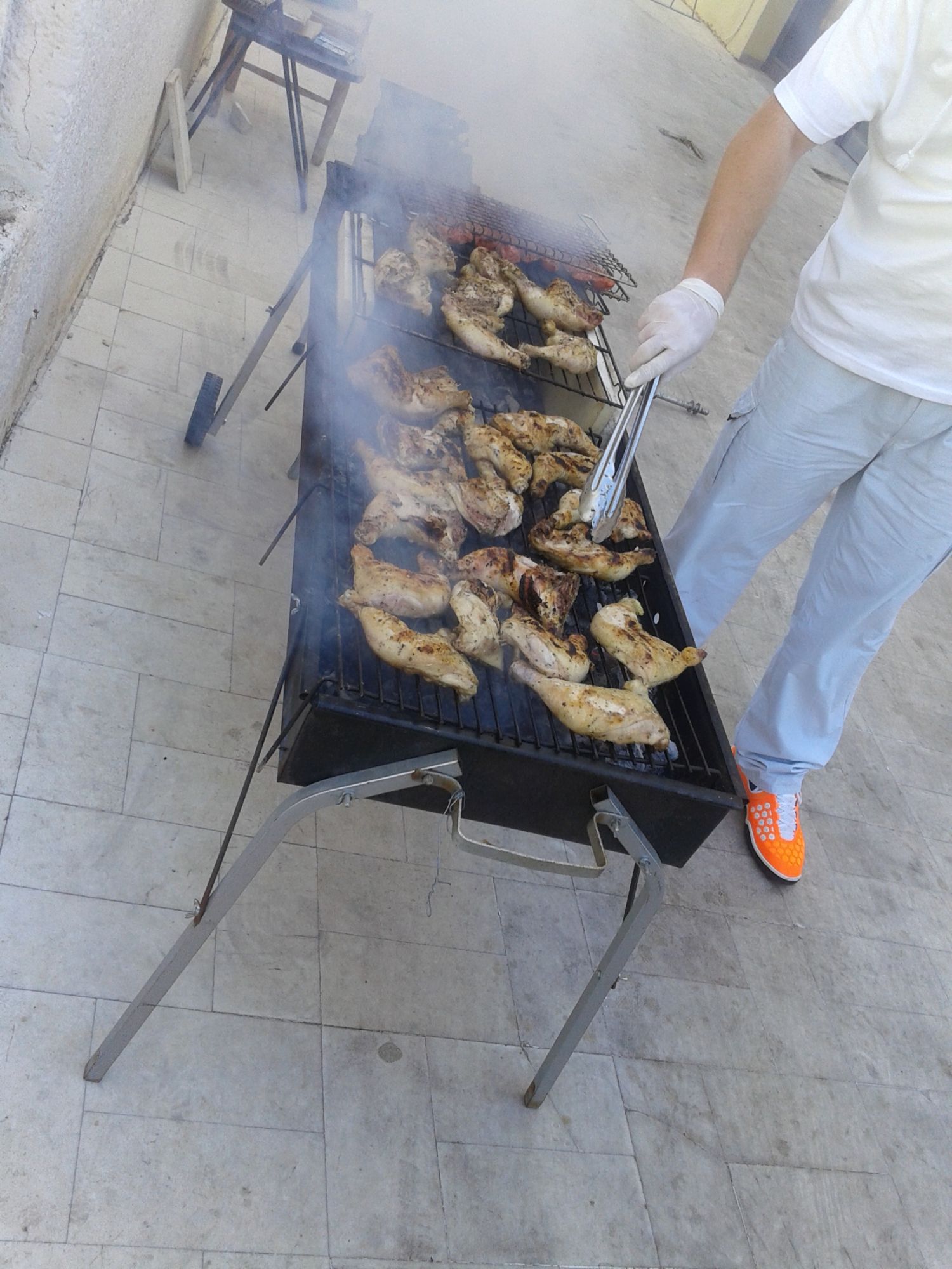 Το έξτρα γεύμα του Κοινωνικού Συσσιτίου προετοιμάζεται